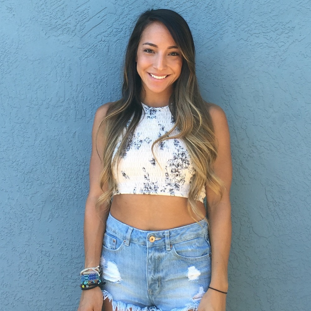 Meet your Posher! @aylaconsuela